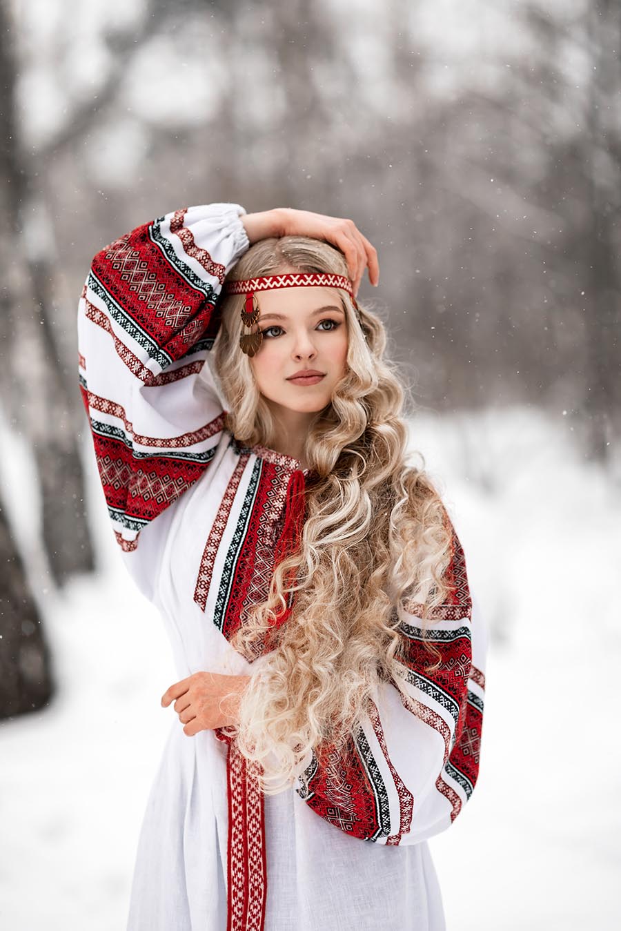 Slavic girls’s look of the day — catch her live in Changsha