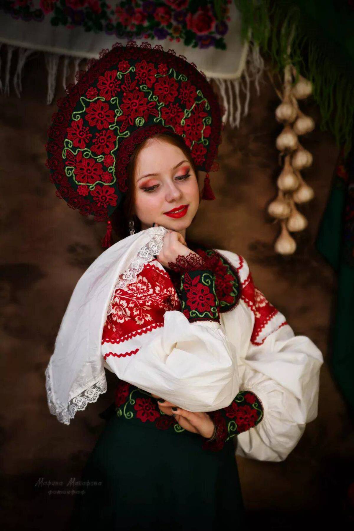 Take a pause and enjoy Women in Slavic costumes — streaming from Changsha